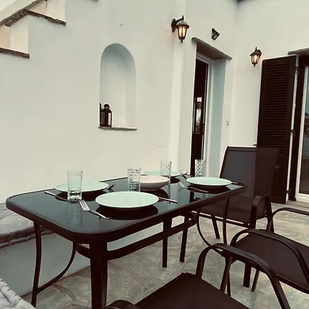 4 Person House In Heart Of Island Тинос
