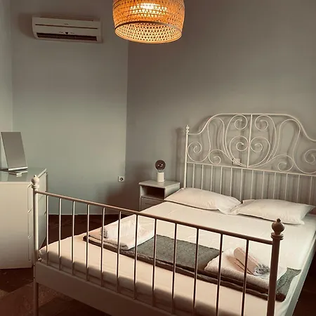 4 Person House In Heart Of Island *